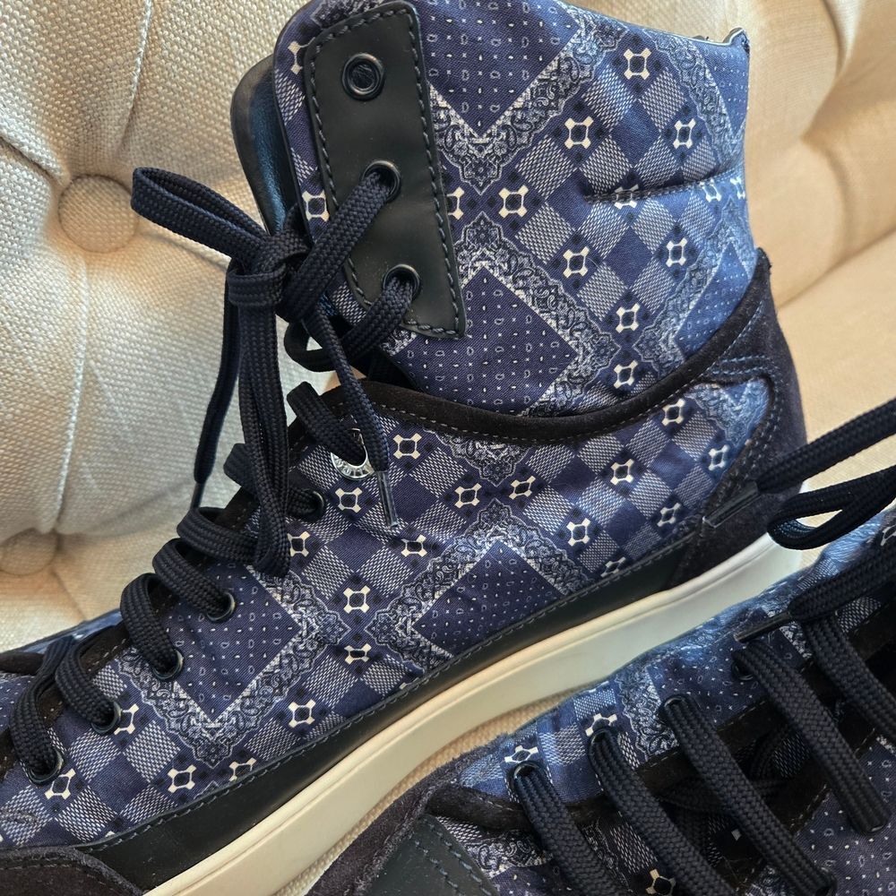 Louis Vuitton Black Leather Detail - Picture 3 of 10